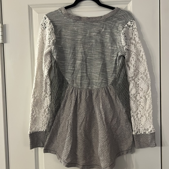 ANTHROPOLOGIE TOP WITH SO MANY DETAILS! - Picture 4 of 5